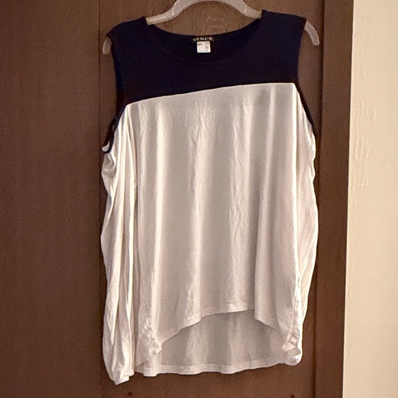 VENUS Tops - VENUS Black and White Colorblock Sleeveless Camisole